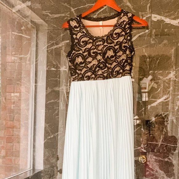 Aqua Pleated Chiffon Lace Maternity Maxi Dress NWT - Picture 5 of 5